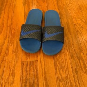 Blue Nike slipper slides.